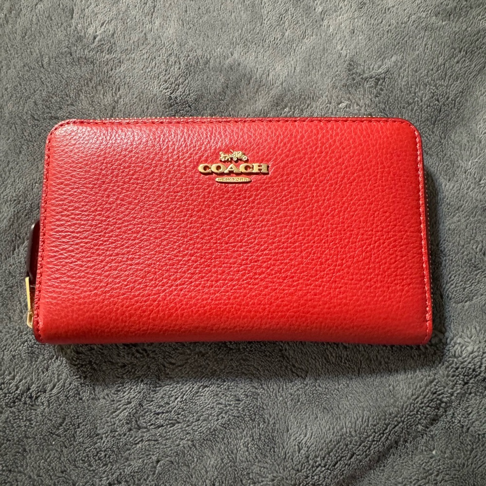Coach medium pebbled leather ID Zip Wallet